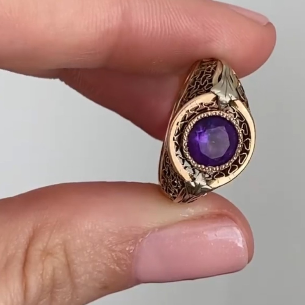 10K Amethyst Filigree Ring - Picture 2 of 6